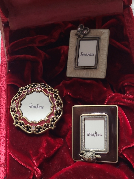 Neiman Marcus Other - Neiman Marcus Red & Gold Ornate Round Mini Frame